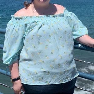 Off the shoulder pineapple print top